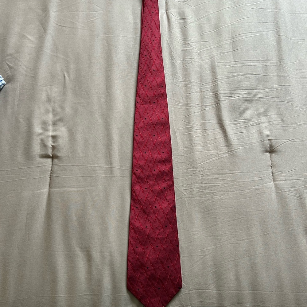 VINTAGE Donna Karan Signature Elegant Red Men's Tie